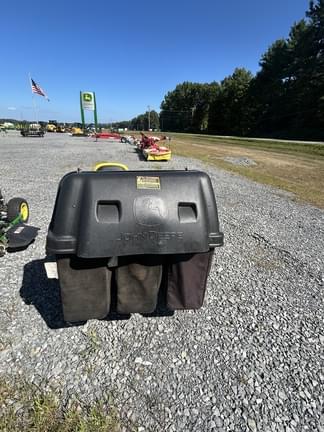 Image of John Deere X590 equipment image 3