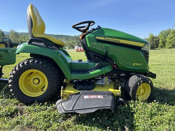 Image of John Deere X590 equipment image 1
