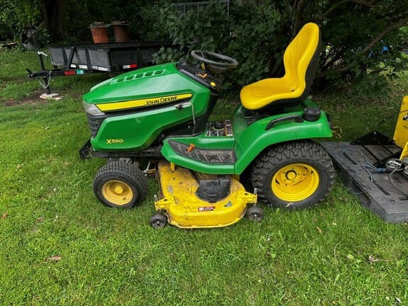2018 John Deere X590 Equipment Image0