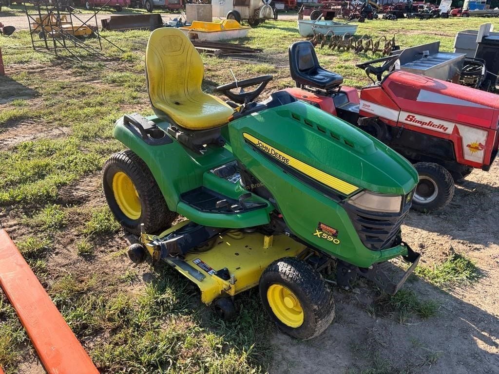 2018 John Deere X590 Equipment Image0