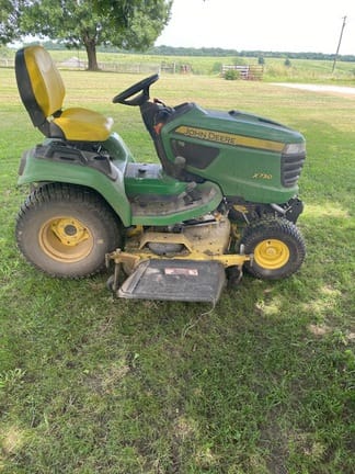 2018 John Deere X730 Equipment Image0