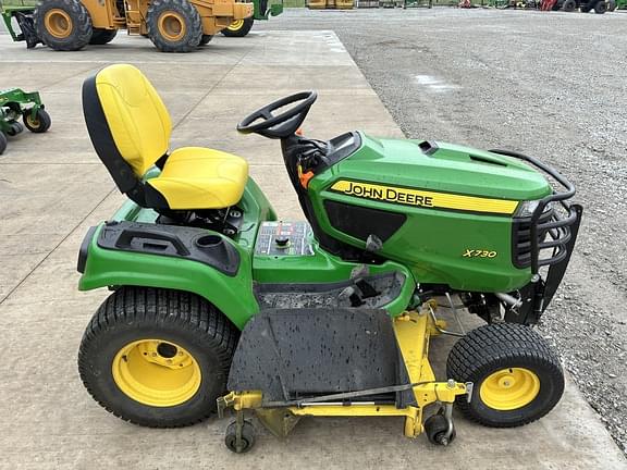 Image of John Deere X730 equipment image 3