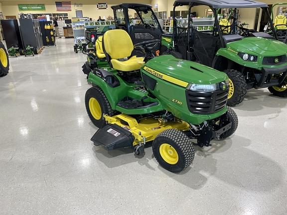 Image of John Deere X730 equipment image 3