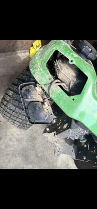 Image of John Deere X730 equipment image 3