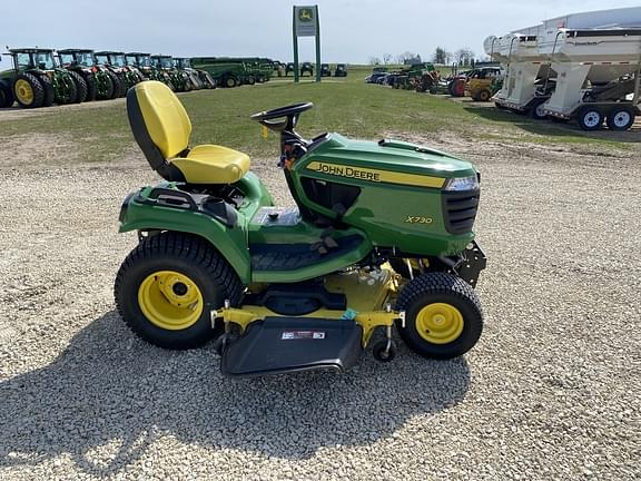 Image of John Deere X730 equipment image 3