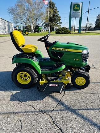 Image of John Deere X730 equipment image 3