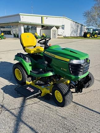 Image of John Deere X730 equipment image 2
