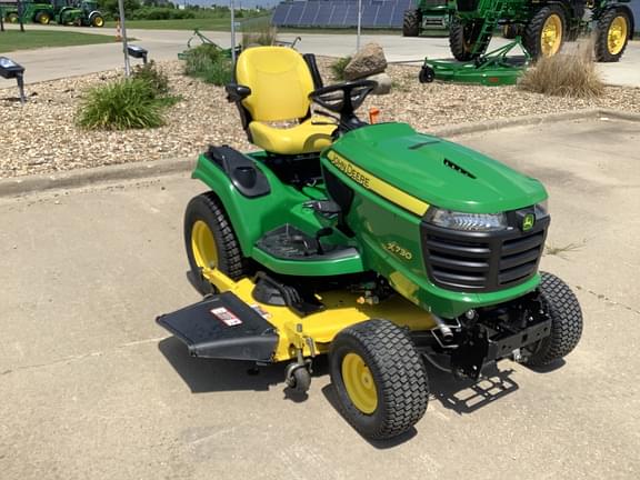 Image of John Deere X730 equipment image 1