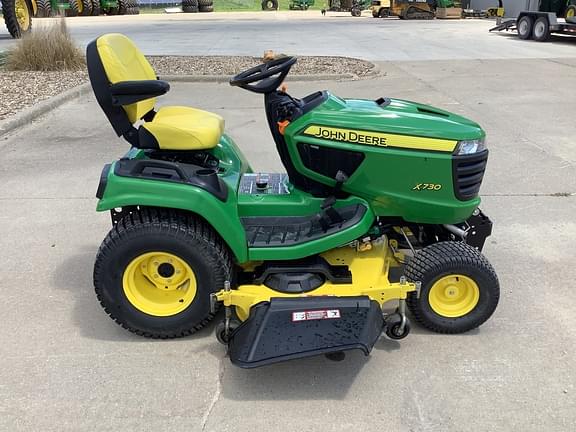 Image of John Deere X730 equipment image 4