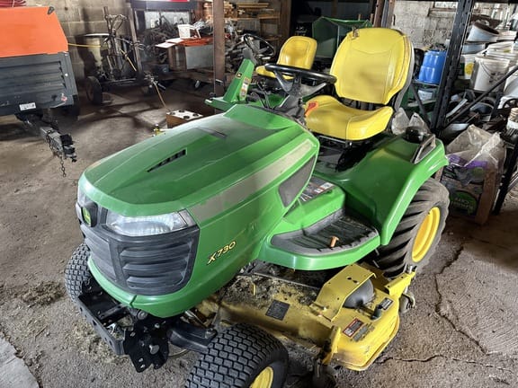 2018 John Deere X730 Equipment Image0