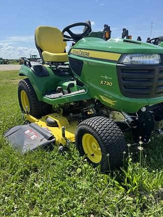 Image of John Deere X730 equipment image 2