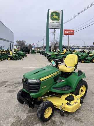 2018 John Deere X734 Equipment Image0