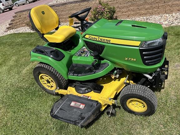 Image of John Deere X734 equipment image 2