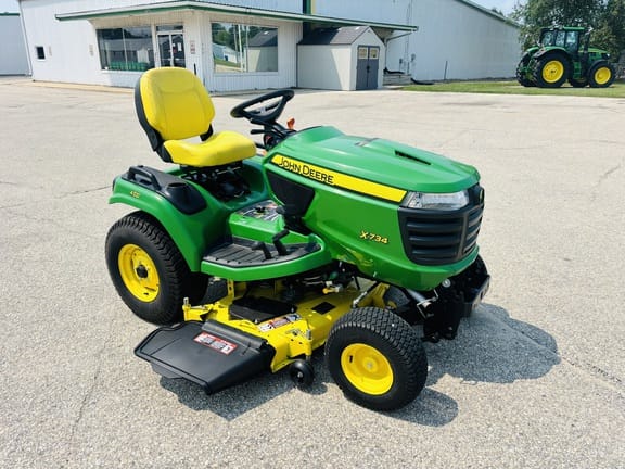 2018 John Deere X734 Equipment Image0