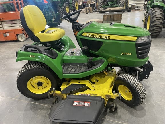 2018 John Deere X734 Equipment Image0