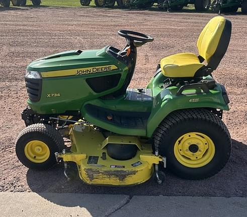 Image of John Deere X734 equipment image 4