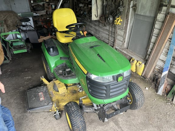 2018 John Deere X734 Equipment Image0