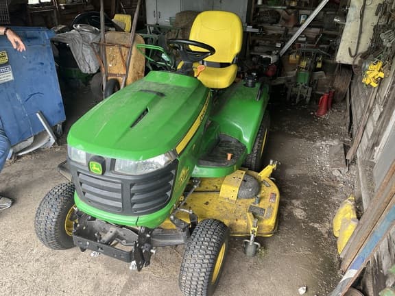 Image of John Deere X734 equipment image 1