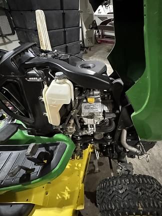 Image of John Deere X738 equipment image 1