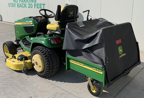 Image of John Deere X738 equipment image 4