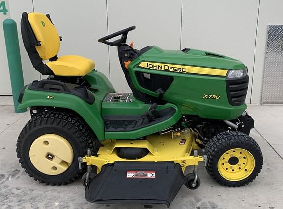 Image of John Deere X738 equipment image 1