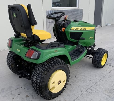 Image of John Deere X738 equipment image 2