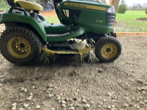 Image of John Deere X738 equipment image 4