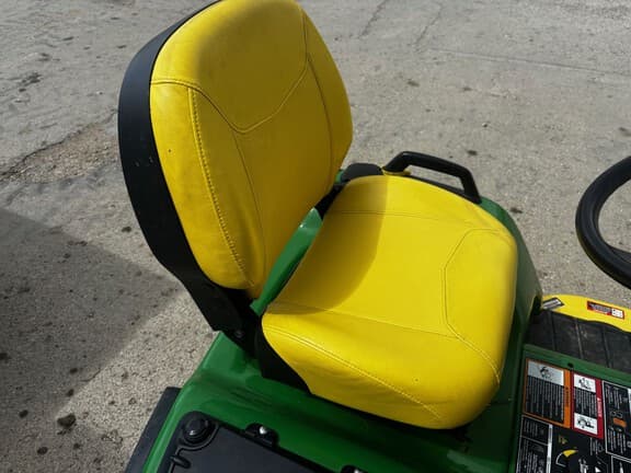 Image of John Deere X738 equipment image 3