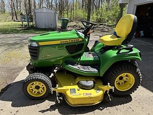 2018 John Deere X738 Equipment Image0