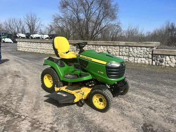 Main image John Deere X738