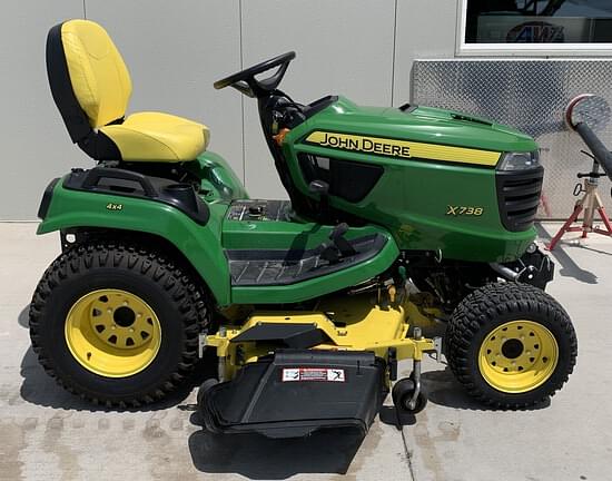 Image of John Deere X738 equipment image 1