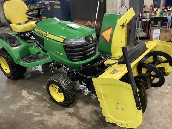 Main image John Deere X738