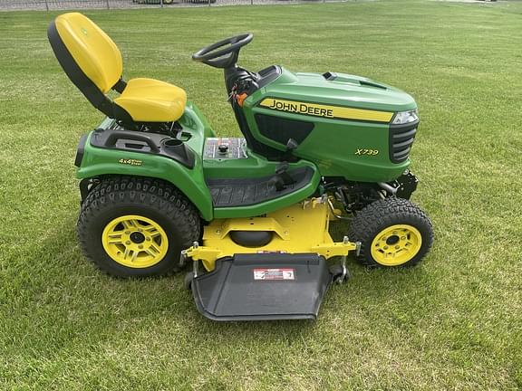 Image of John Deere X739 equipment image 3
