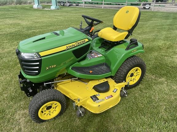 Image of John Deere X739 Primary image