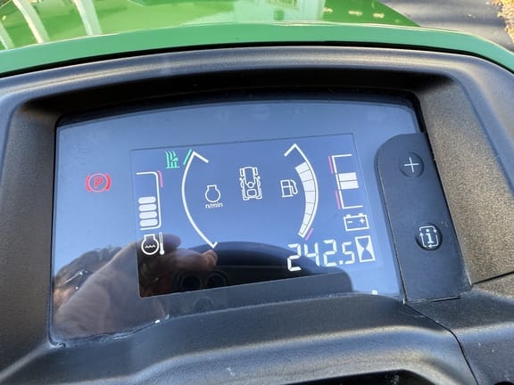 2018 John Deere X739 Equipment Image0