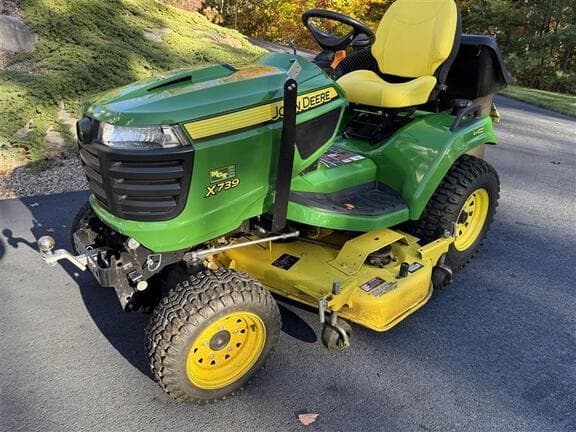 Image of John Deere X739 equipment image 1