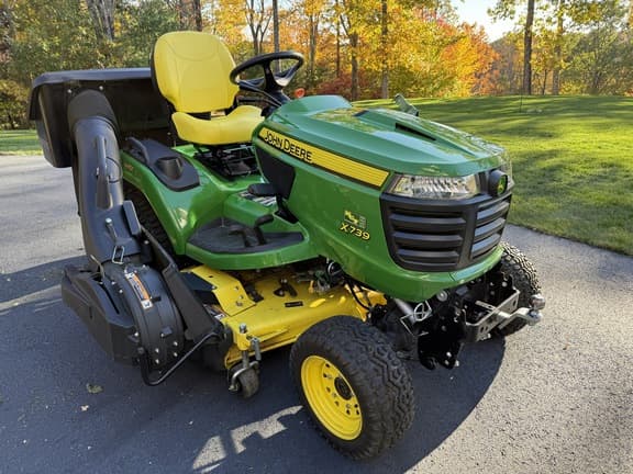 Image of John Deere X739 equipment image 3