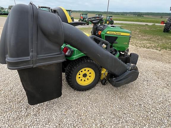 Image of John Deere X739 equipment image 3