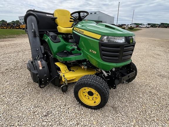 Image of John Deere X739 Primary image