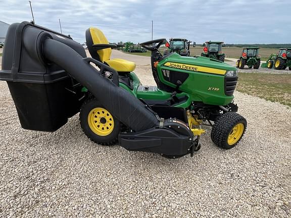 Image of John Deere X739 equipment image 2
