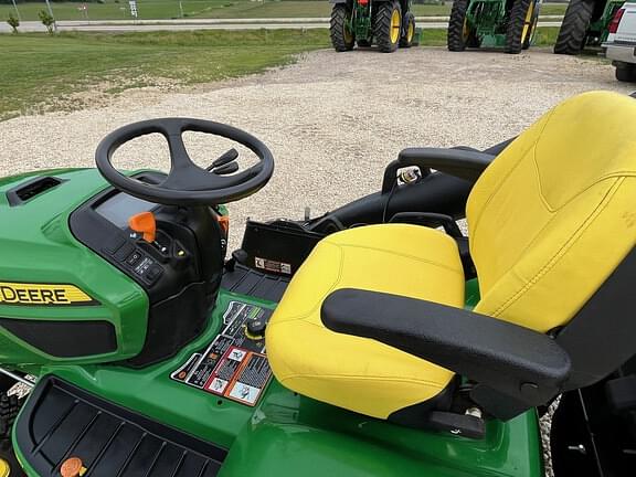 Image of John Deere X739 equipment image 1