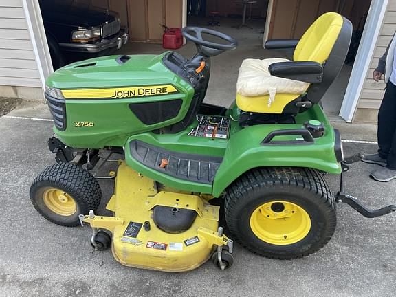 Image of John Deere X750 equipment image 1