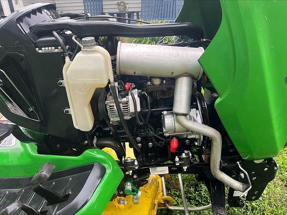 Image of John Deere X750 equipment image 4