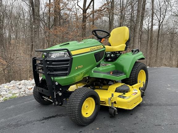 Image of John Deere X750 equipment image 4