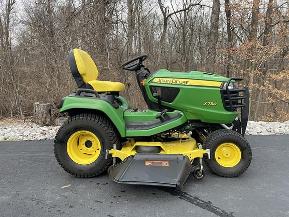 Image of John Deere X750 equipment image 1