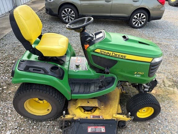 Image of John Deere X750 equipment image 1