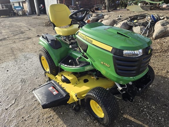 2018 John Deere X750 Equipment Image0