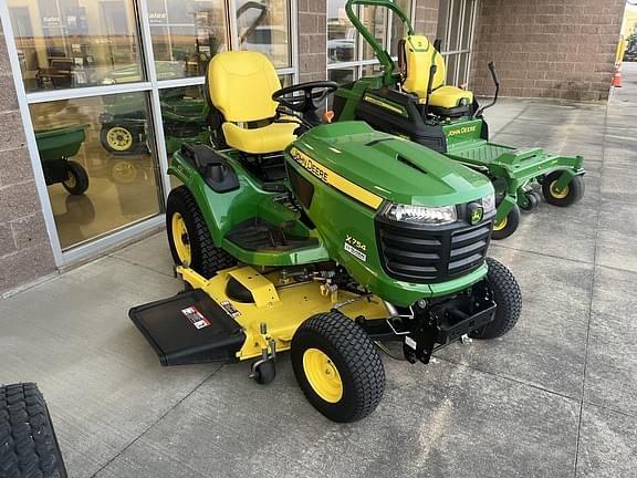 Image of John Deere X754 equipment image 3