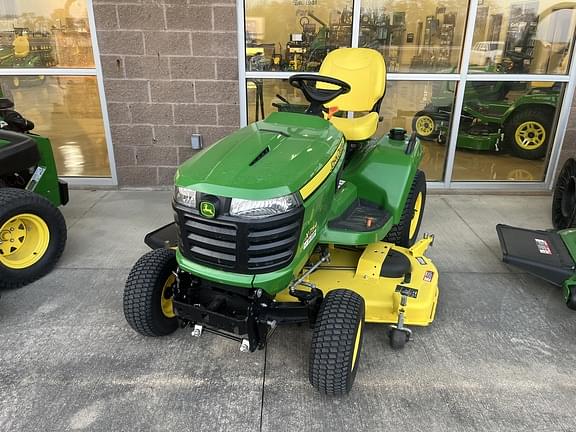 Image of John Deere X754 equipment image 1