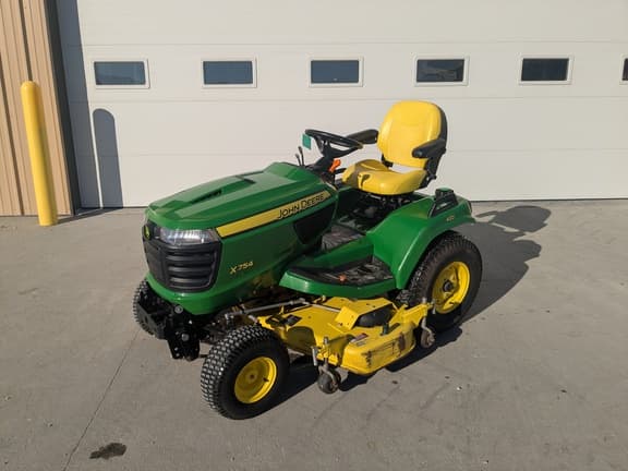 Image of John Deere X754 equipment image 1